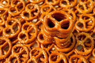 Hey Grandpa, What’s for Supper? – Sweet and Salty Pretzel Treats